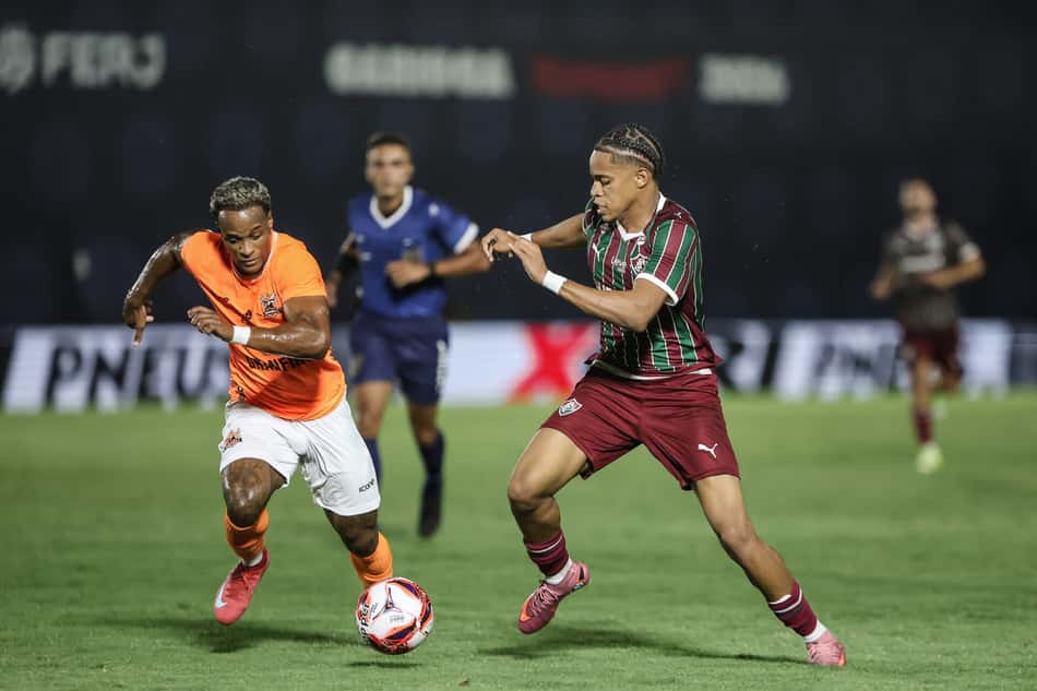 Matheus Reis em ação pelo Fluminense (Foto: Lucas Merçon/ Fluminense FC)