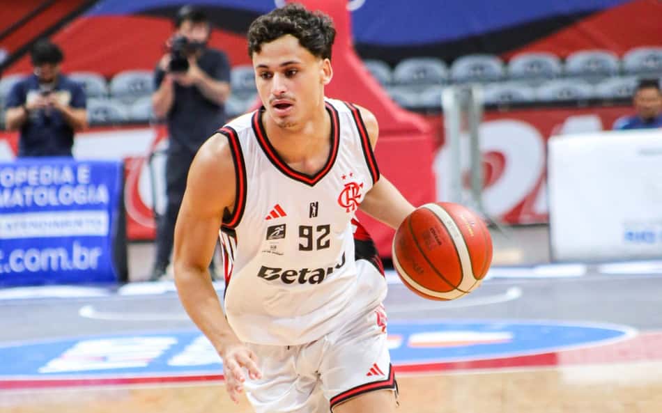 Sergio Hernández blinda promessa do Flamengo após estreia como titular