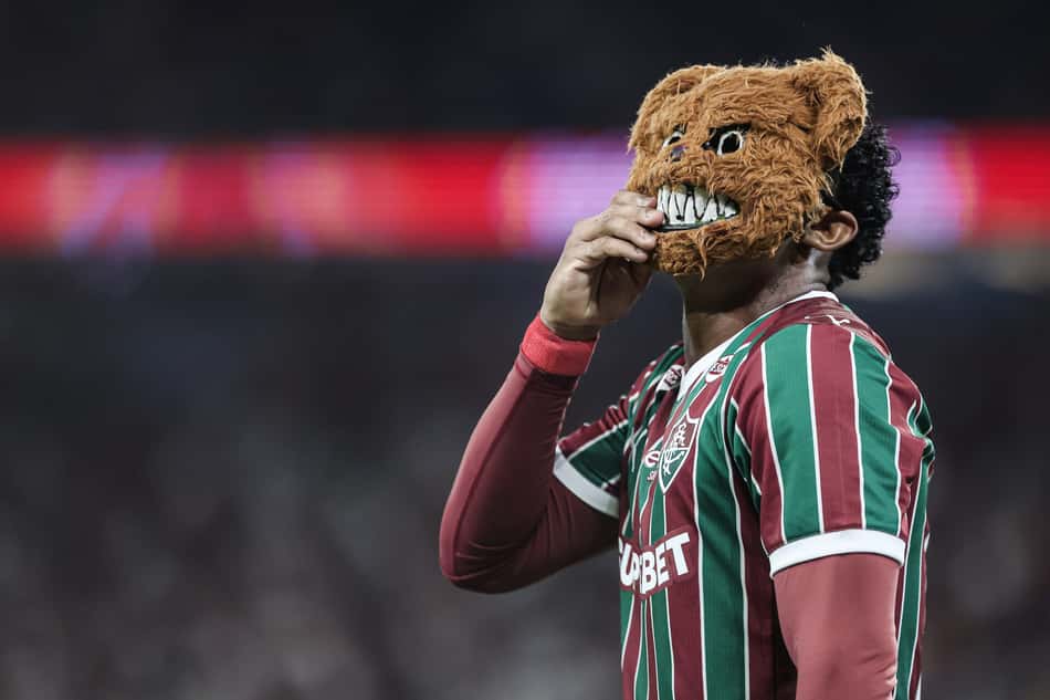 Com máscara de urso, John Kennedy comemora gol em Fluminense x Flamengo (Lucas Merçon/ Fluminense FC)