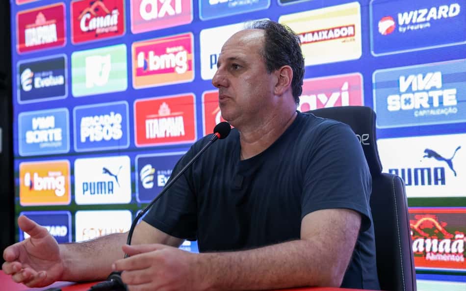 Rogério Ceni em entrevista coletiva no Barradão (Foto: Letícia Martins / EC Bahia)