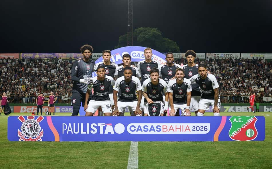 Atuação de jogador do Corinthians divide opiniões na web: 'Começou mal'
