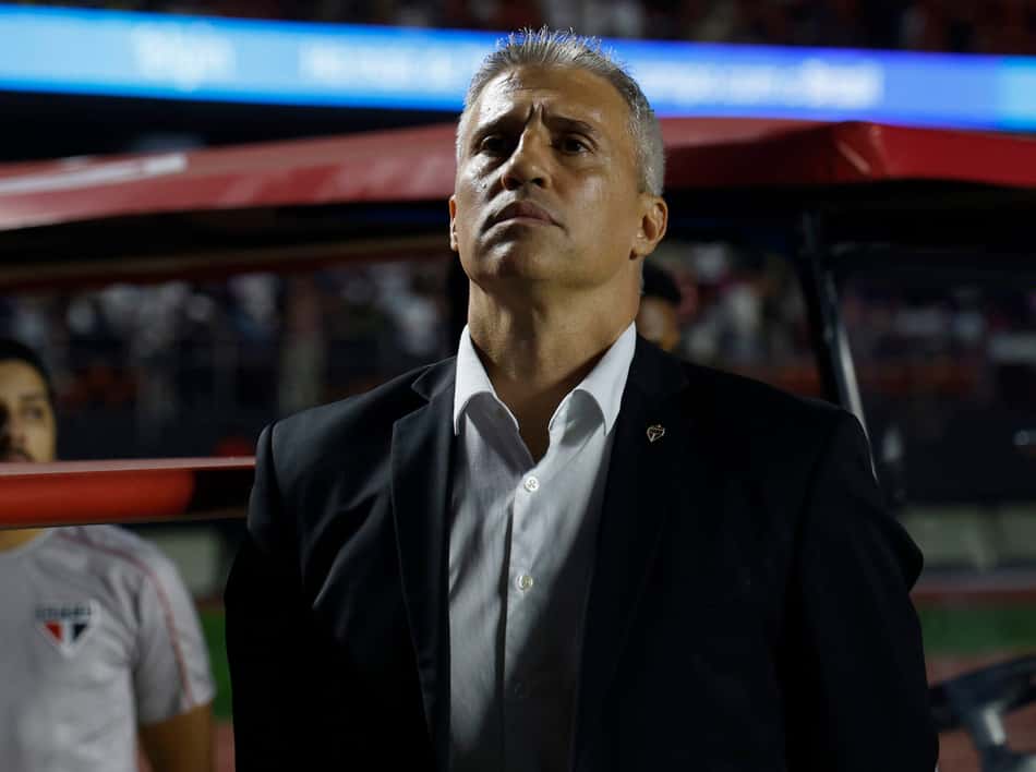 Crespo admitiu erro ao falar em rebaixamento no São Paulo (Foto: Rubens Chiri e Paulo Pinto/Saopaulofc.net)