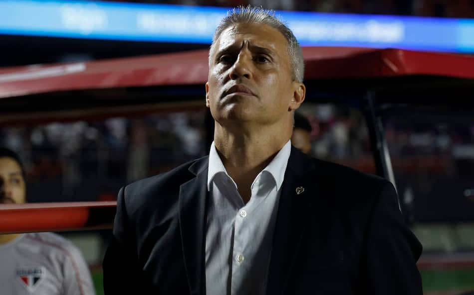Crespo admitiu erro ao falar em rebaixamento no São Paulo (Foto: Rubens Chiri e Paulo Pinto/Saopaulofc.net)