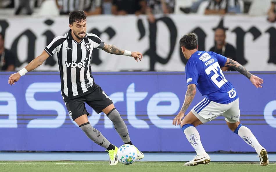 Alex Telles em ação na vitória do Botafogo (Foto: Vítor Silva/Botafogo)