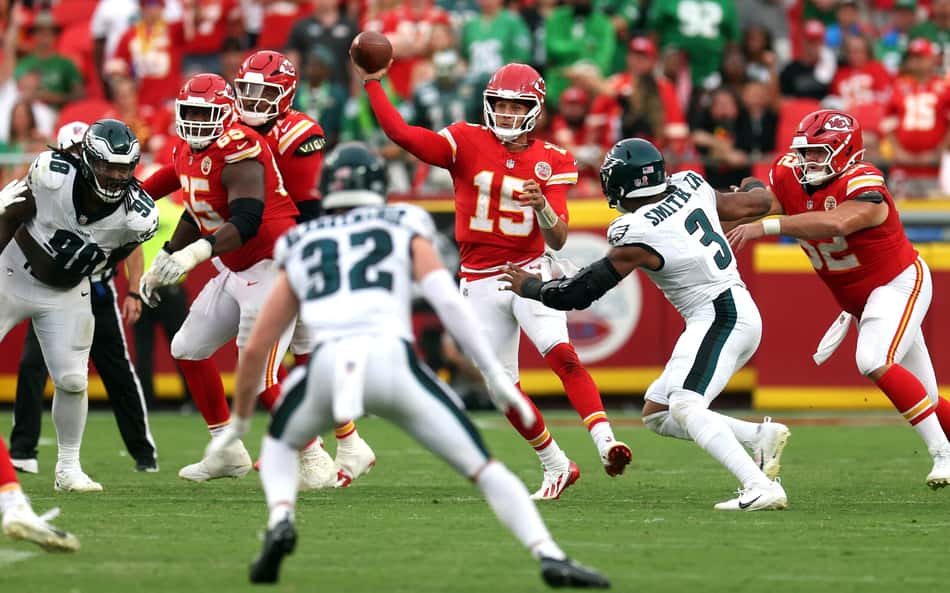 KANSAS CITY, MISSOURI - SEPTEMBER 14: Quarterback Patrick Mahomes #15 of the Kansas City Chiefs passes during the game against the Philadelphia Eagles at Arrowhead Stadium on September 14, 2025 in Kansas City, Missouri. Jamie Squire/Getty Images/AFP (Photo by JAMIE SQUIRE / GETTY IMAGES NORTH AMERICA / Getty Images via AFP)