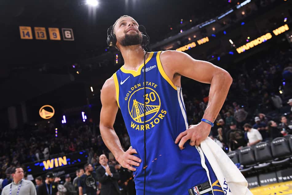 Stephen Curry em Golden State Warriors x Utah Jazz (Foto: Noah Graham / NBAE / Getty Images / Getty Images via AFP)