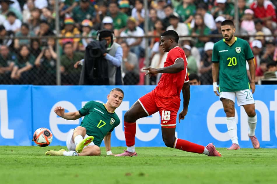 Kadir, do Botafogo, brilhou com a camisa da seleção do Panamá (Foto: Aizar Raldes/AFP)