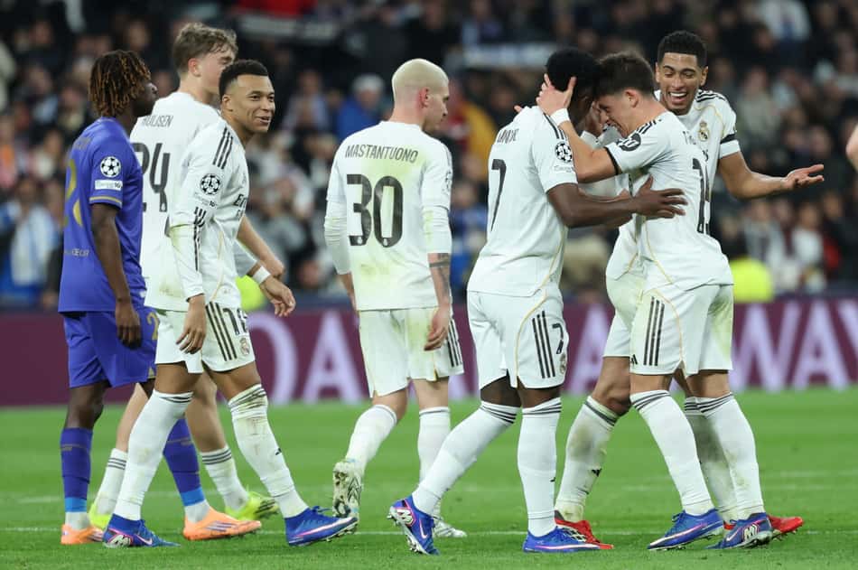 Jogadores do Real Madrid comemoram gol de Vini Jr (Foto: Thomas COEX / AFP)