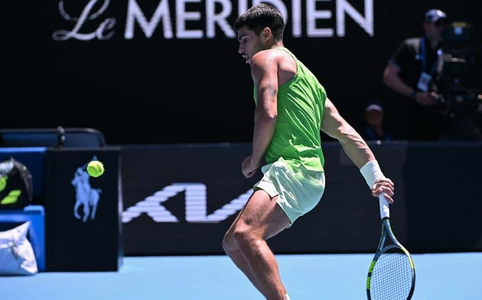 Alcaraz fica perto de marca inédita com nova vitória no Australian Open