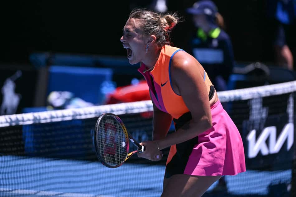 Aryna Sabalenka comemora ponto contra a austríaca Anastasia Potapova no Aberto da Austrália, em Melbourne (Foto: William West/AFP)