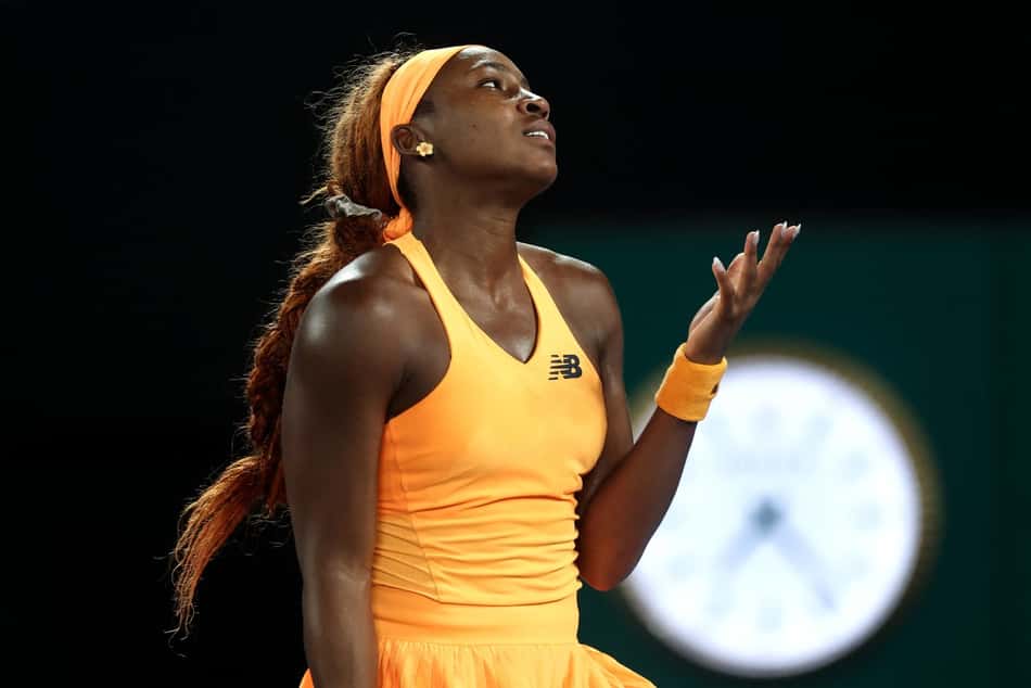 A frustração da americana Coco Gauff na partida contra a ucraniana Elina Svitolina (Foto: IZHAR KHAN / AFP)