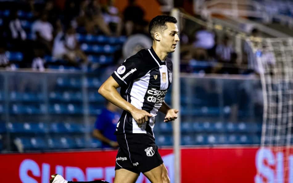 Meio-campista estreia com assistência em goleada do Ceará