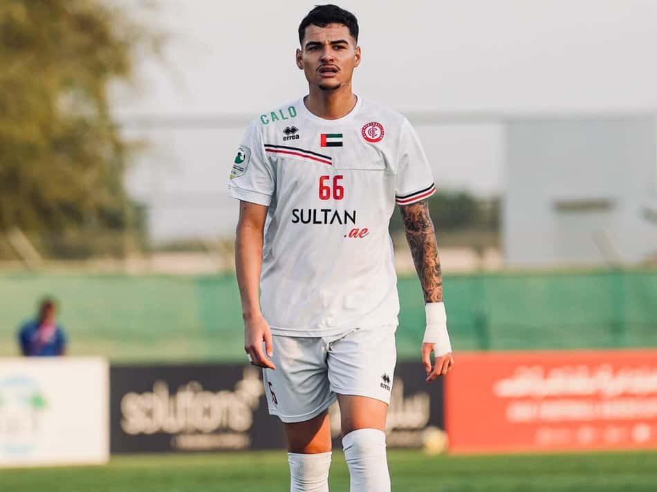 Anderson Júnior em ação pelo Dubai City (Foto: Divulgação)