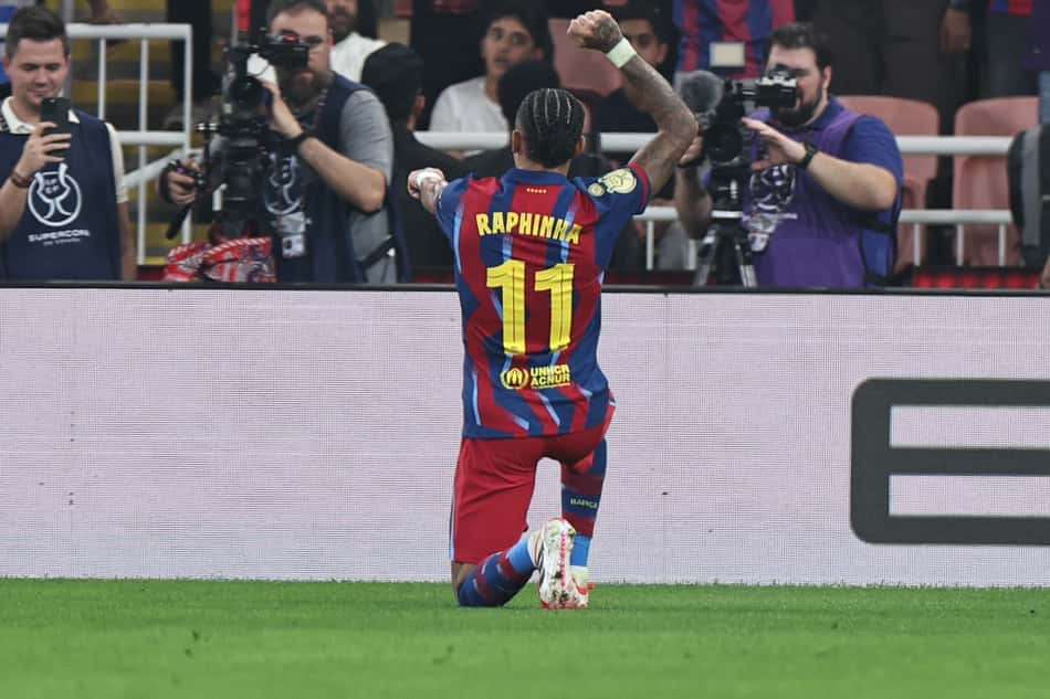 Com dois de Raphinha, o Barcelona goleou o Athletic de Bilbao pela Supercopa da Espanha (Foto: Fadel SENNA / AFP)