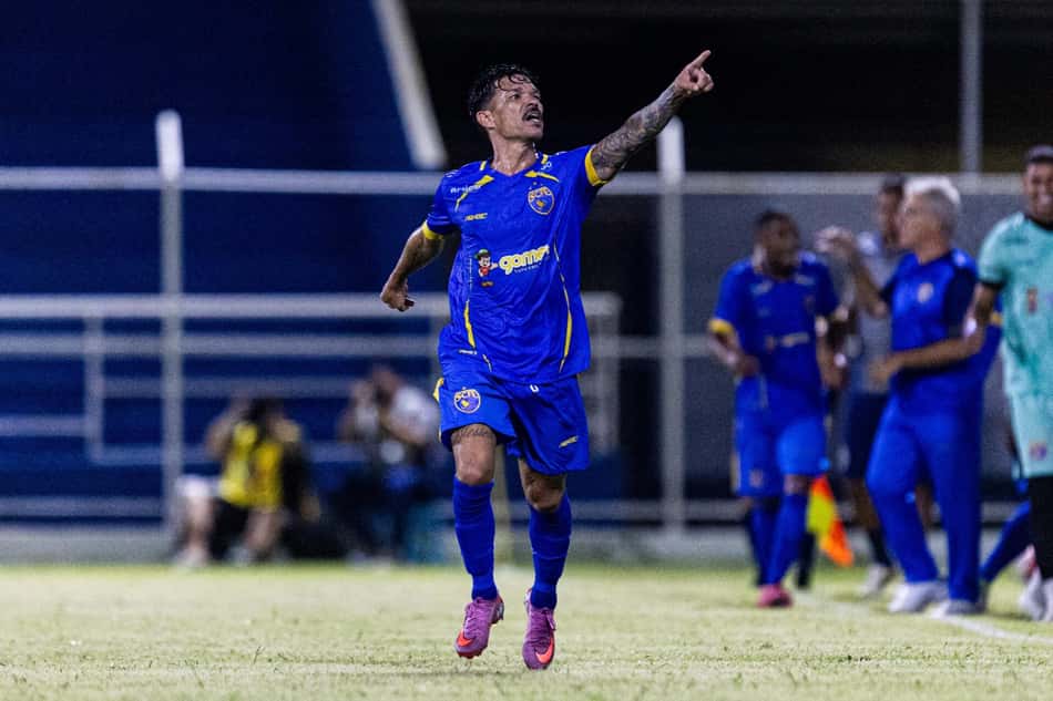 Rodrigo Andrade comemora o gol da virada do Sampaio Correa sobre o Botafogo, pelo Campeonato Carioca (Foto: Daniel Brasil/Código 19/Gazeta Press)