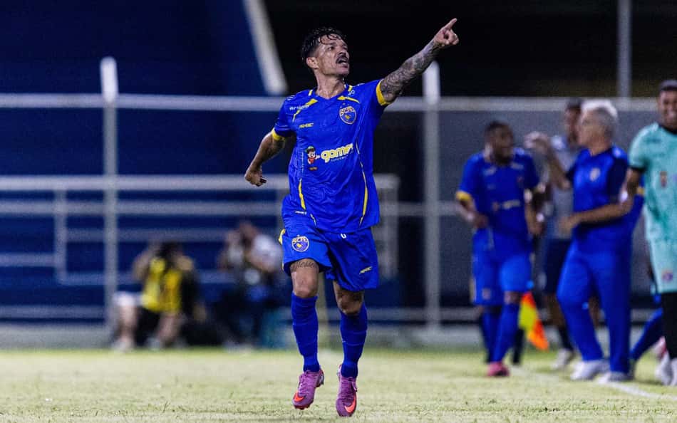 Rodrigo Andrade comemora o gol da virada do Sampaio Correa sobre o Botafogo, pelo Campeonato Carioca (Foto: Daniel Brasil/Código 19/Gazeta Press)
