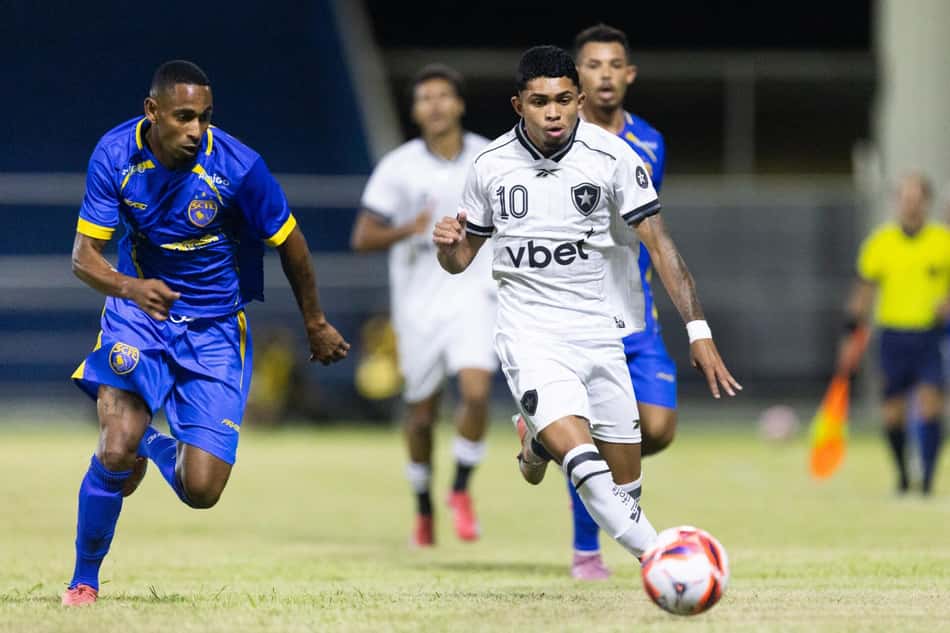 Botafogo e Sampaio Corrêa se enfrentam pelo Campeonato Carioca (Foto: Daniel Brasil/Código 19/Gazeta Press)