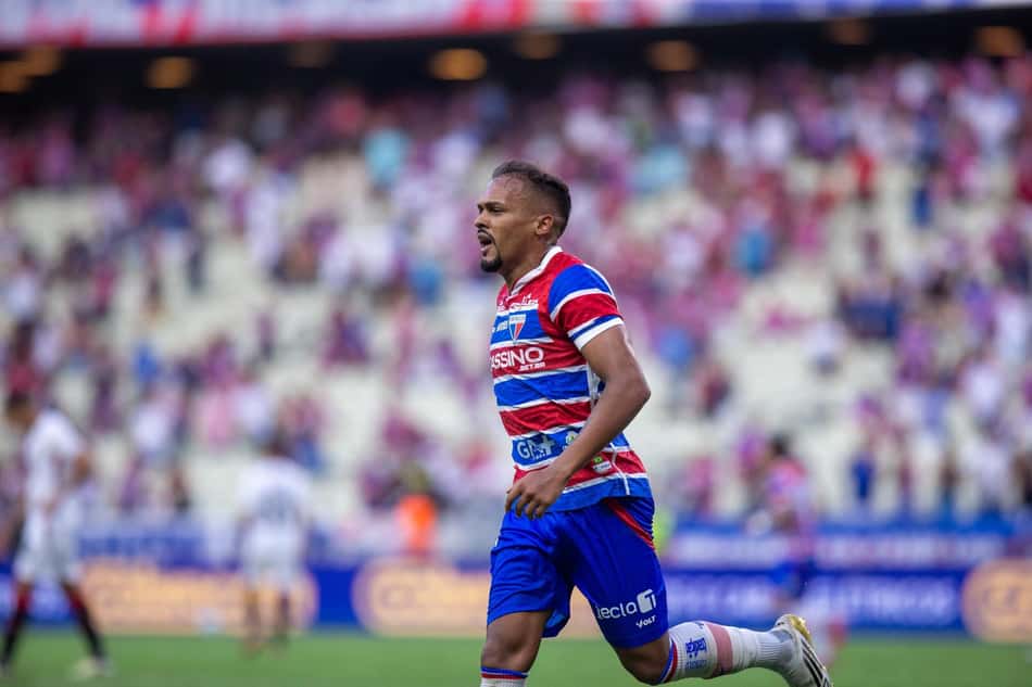 Bruno Pacheco em campo pelo Fortaleza (Foto: Leonardo Alves/Pera Photo Press/Gazeta Press)