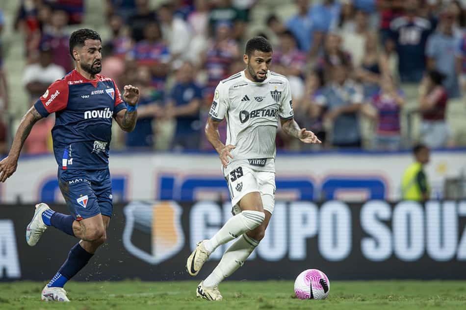 Caio Maia em campo pelo Atlético (Foto: Pedro Souza / Atlético)
