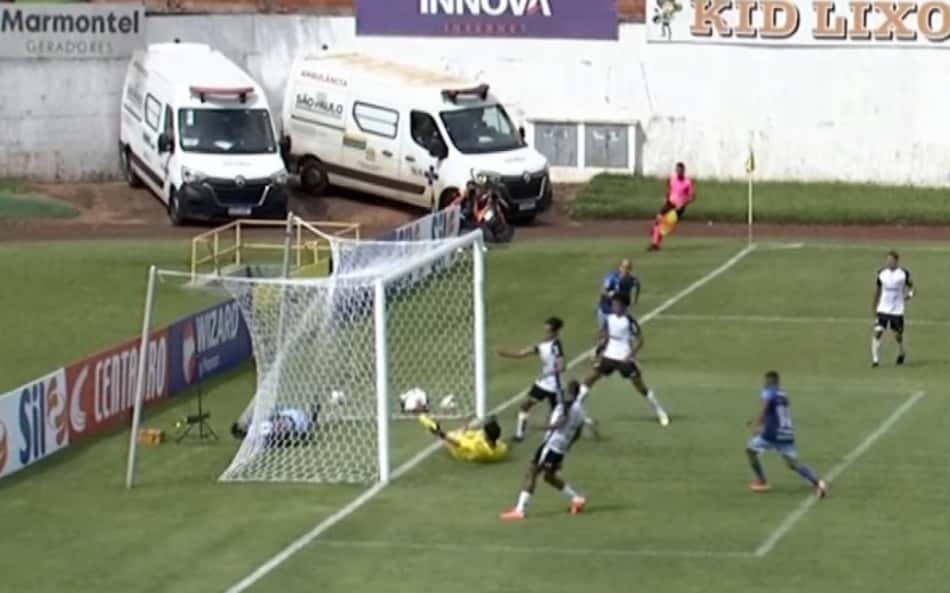 Torcedores se impressionam com defesa de goleiro do Corinthians na Copinha: 'Milagre'