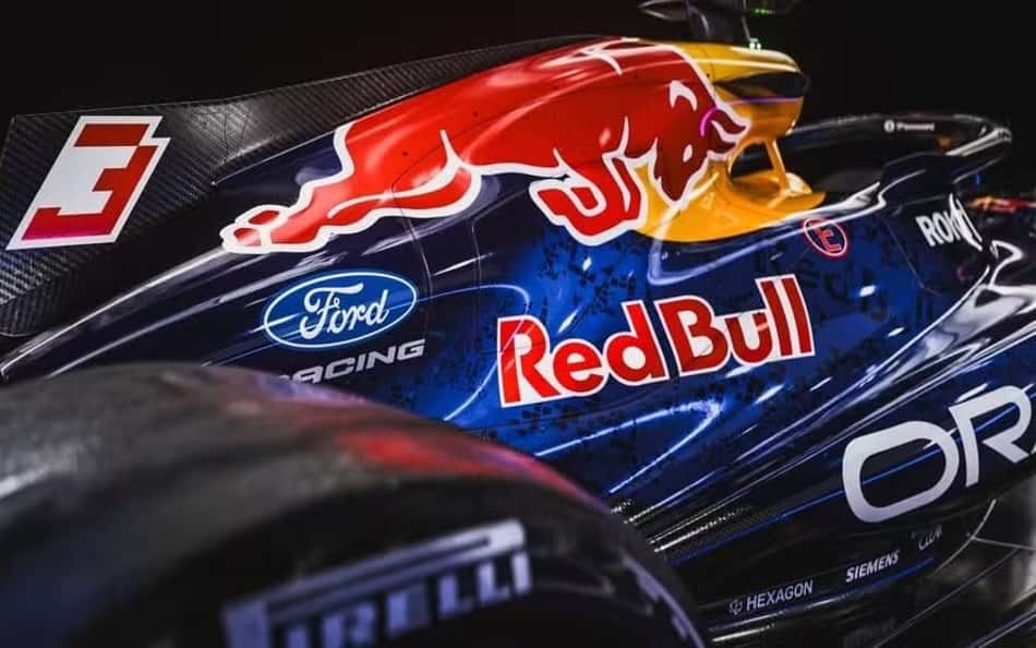 Red Bull lança o RB22 com nova dupla e parceria Ford para a F1; veja