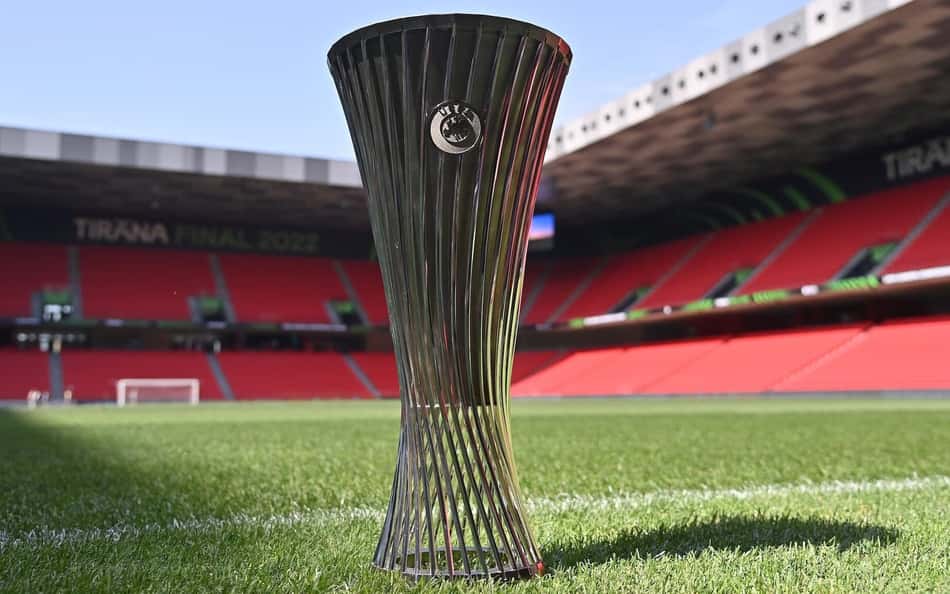 Conference-League-troféu