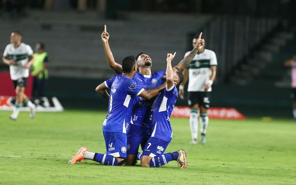 Foz do Iguaçu vence o Coritiba na estreia do Campeonato Paranaense