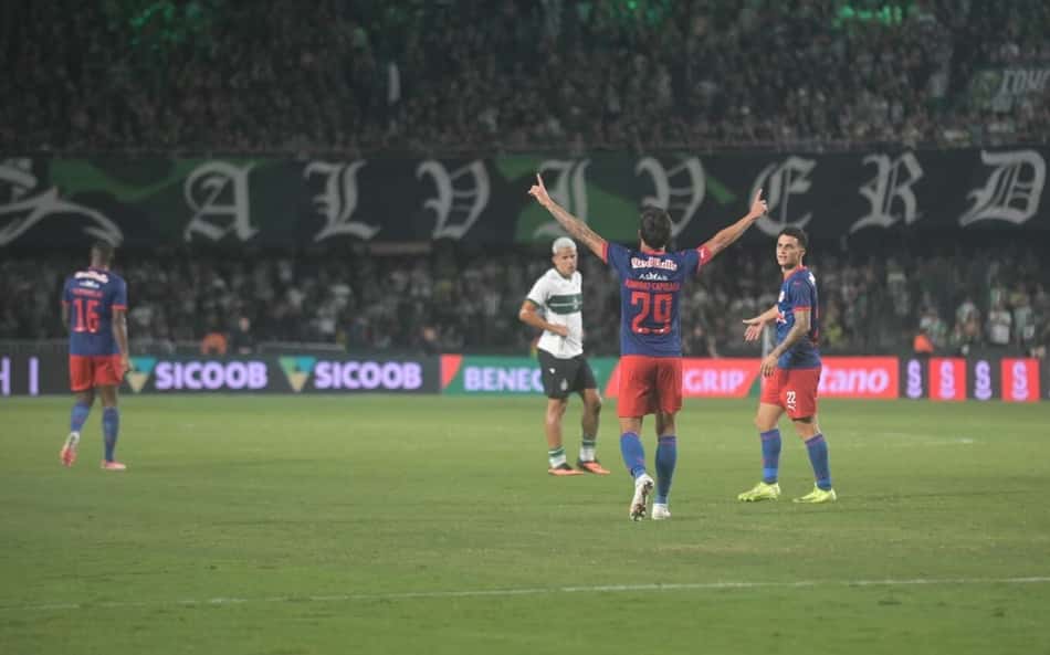 Com gol no fim, RB Bragantino vence o Coritiba na estreia no Brasileirão
