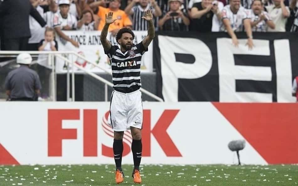 Ex-Corinthians e Flamengo é acusado de invasão a domicílio e ameaça contra a ex-esposa