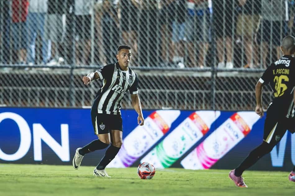 Cuello em North e Atlético (Foto: Pedro Souza / Atlético)