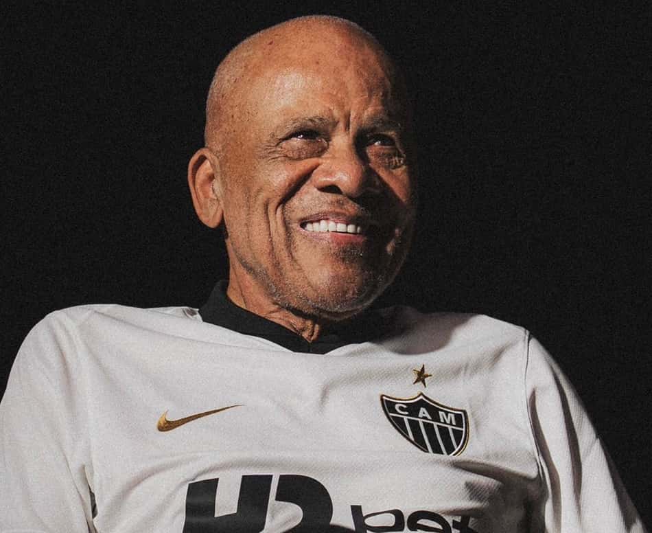 Dadá maravilha com a camisa alternativa do Atlético (Reprodução Atlético)