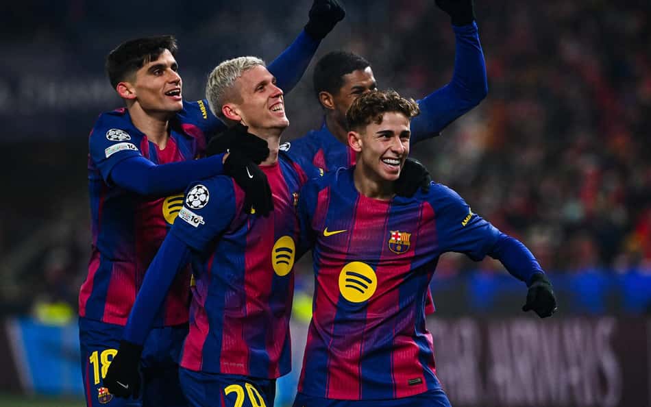 Dani Olmo comemora gol do Barcelona sobre o Slavia Praga, pela Champions League
