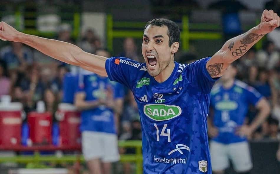 Douglas 'nocauteia' rival com 2 boladas no rosto em vitória do Cruzeiro; veja o vídeo