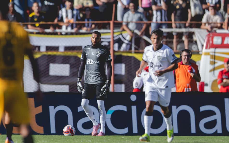 Éverson celebra momento positivo do Atlético-MG e crescimento da equipe: 'Copo está enchendo'