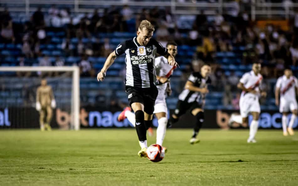 Sem sustos, Ceará goleia o Ferroviário pelo Campeonato Cearense