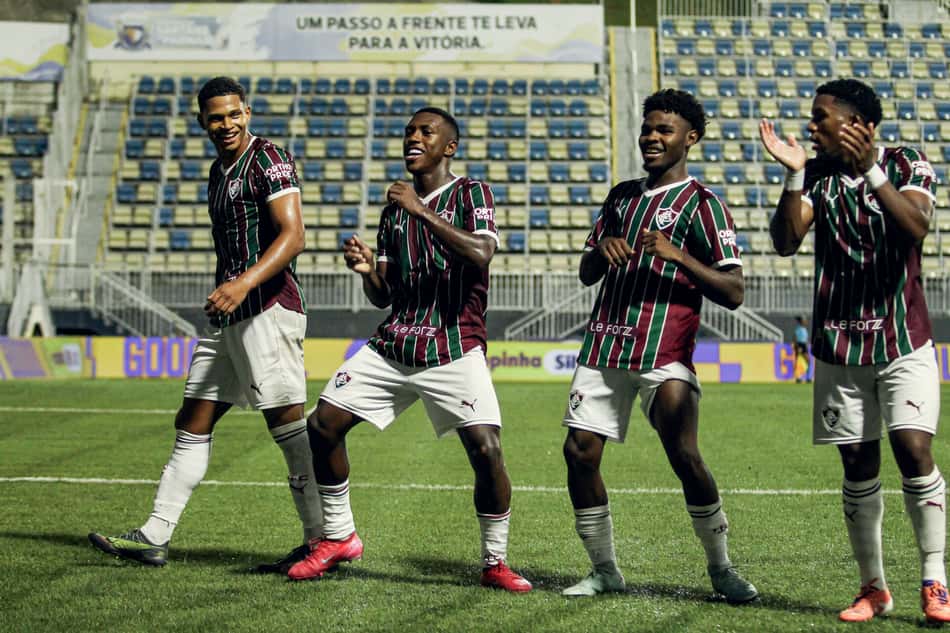 Jogadores do Fluminense comemoram gol contra o Referência, pela Copinha (Foto: Leonardo Brasil/FFC)
