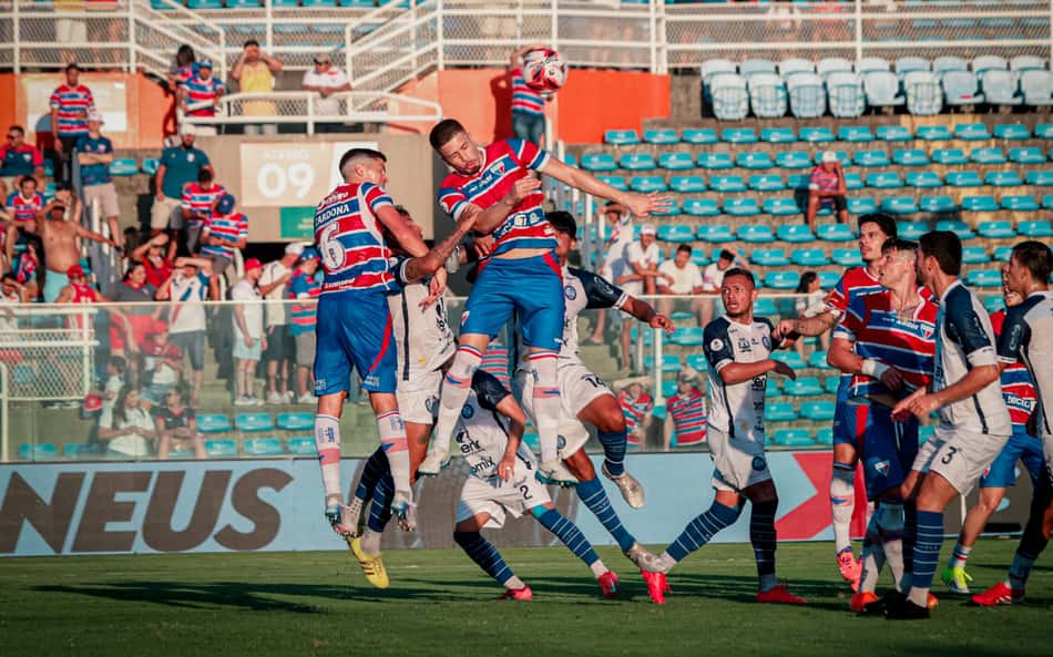 Fortaleza sofre primeiro gol no ano e volta a empatar com um a mais