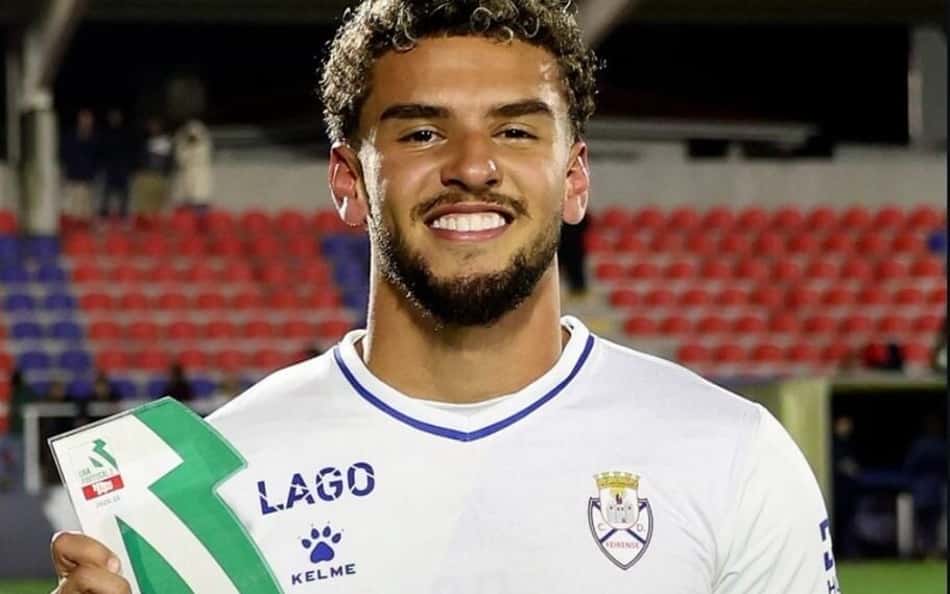Ex-Cruzeiro marca no fim do jogo e se torna herói em jogo de clube europeu