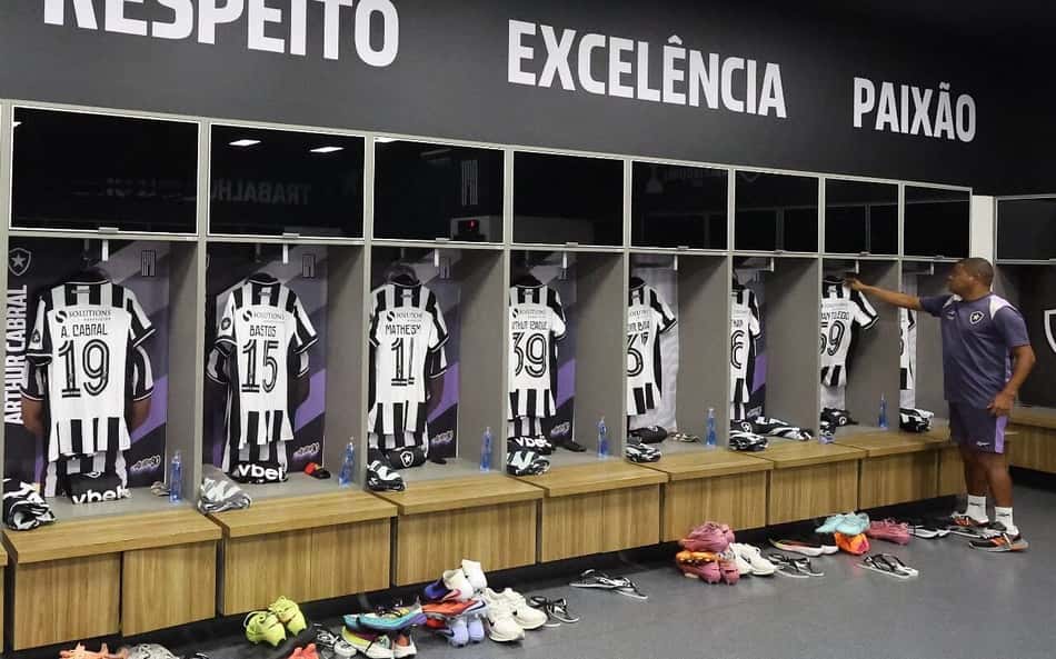 Botafogo tem mudanças para estreia no Brasileirão contra o Cruzeiro; veja time