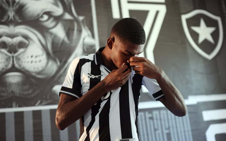Botafogo anunciou a contratação de Wallace Davi (Foto: Divulgação/Botafogo)