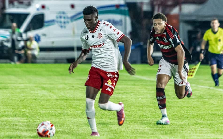 Sobrevivente e filho de refugiados, Garrinsha lidera Bangu contra o Botafogo