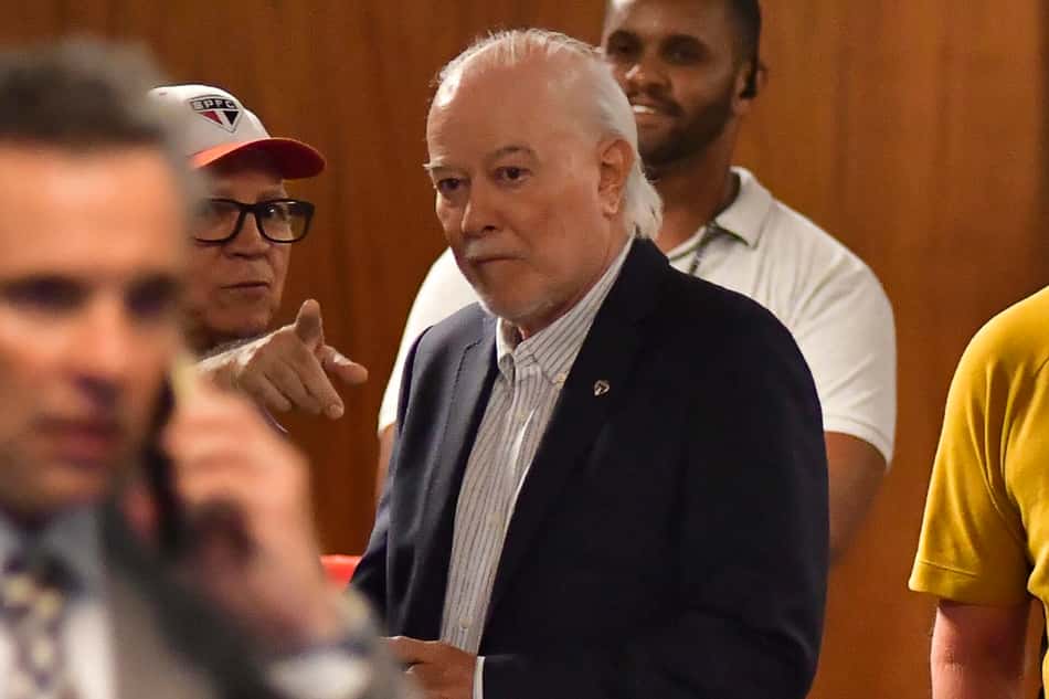 Harry Massis Junior, atual vice presidente, que assume a presidencia, caso aconteca o impeachment de Julio Casares
