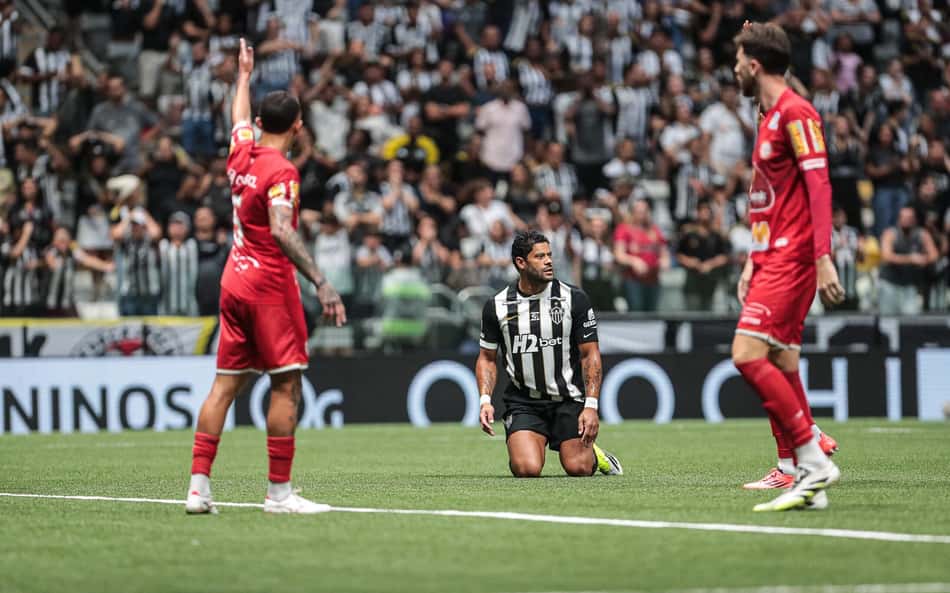Mesmo com titulares, Atlético-MG fica apenas no empate com a Tombense