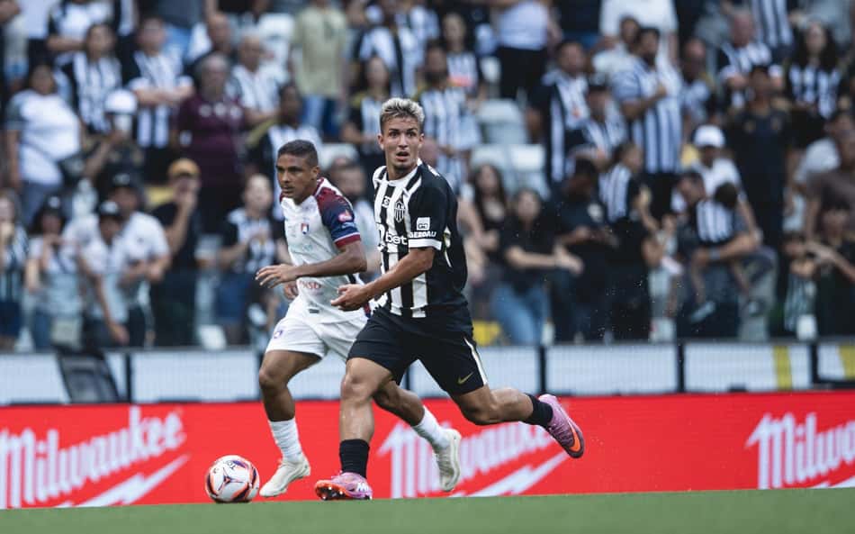 Iseppe pelo Atlético (Foto: Pedro Souza / Atlético)