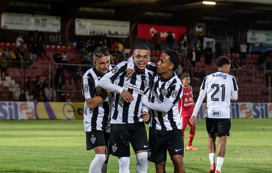 Jogadores do Galinho comemoram gol (Foto: Paulo Henrique França / Atlético)