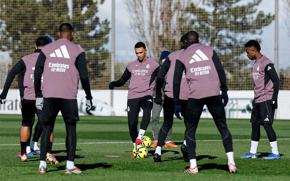 Jogadores do Real Madrid em treinamento (Foto: Reprodução/X)