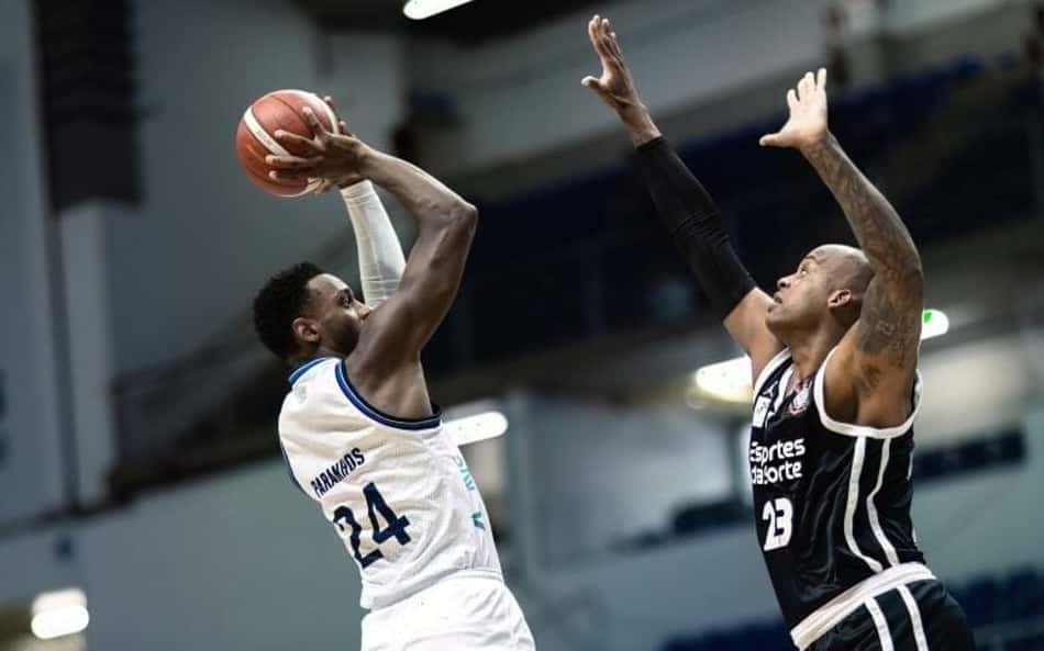 Com virada estratégica, Minas avança à semifinal do Super 8