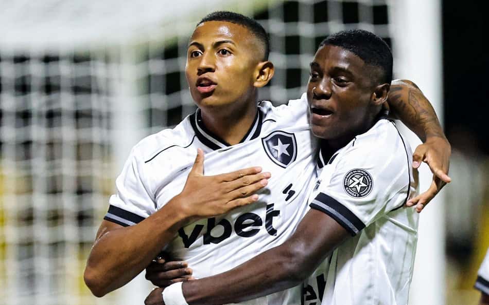 Dividido entre Carioca e Copinha, Bellão exalta postura do Botafogo: 'Competimos'