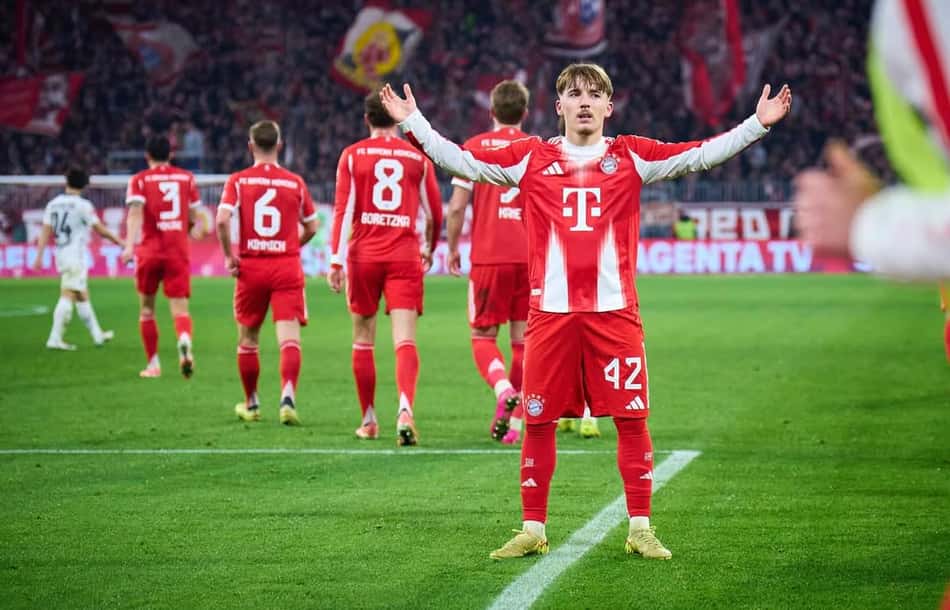 Lennart Karl comemorando gol pelo Bayern de Munique (Foto: Reprodução/X)