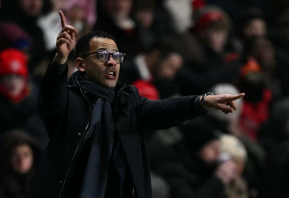 Liam Rosenior é o novo treinador do Chelsea (Foto: Ben STANSALL / AFP)